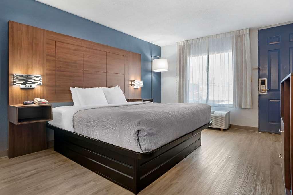 Quality Inn & Suites Near Lake Eufaula Room photo